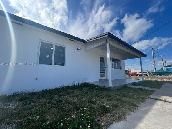 1013 NW 1st Ave, Hallandale Beach FL 33009