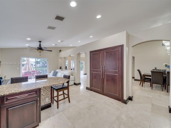 5032 SW 34th Ter, Hollywood FL 33312