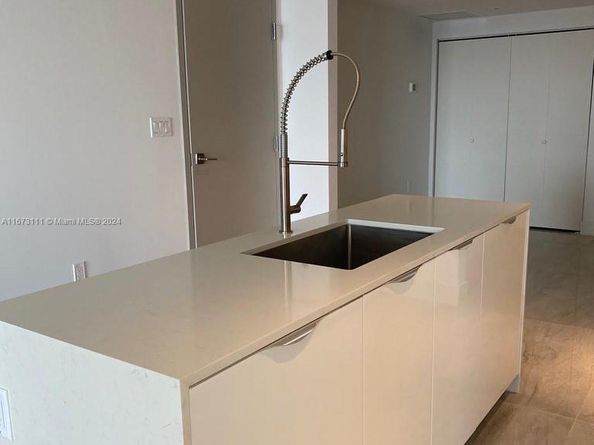 9521 E Bay Harbor Dr 605, Bay Harbor Islands FL 33154