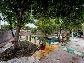 1385 NE 130th St, North Miami FL 33161