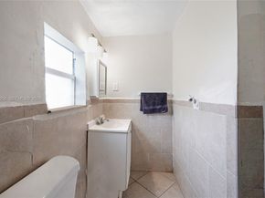 1385 NE 130th St, North Miami FL 33161