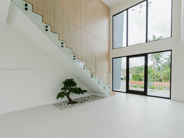 549 East Dr, Miami Springs FL 33166