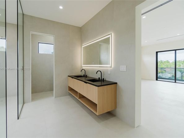 549 East Dr, Miami Springs FL 33166