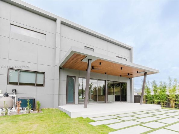 549 East Dr, Miami Springs FL 33166
