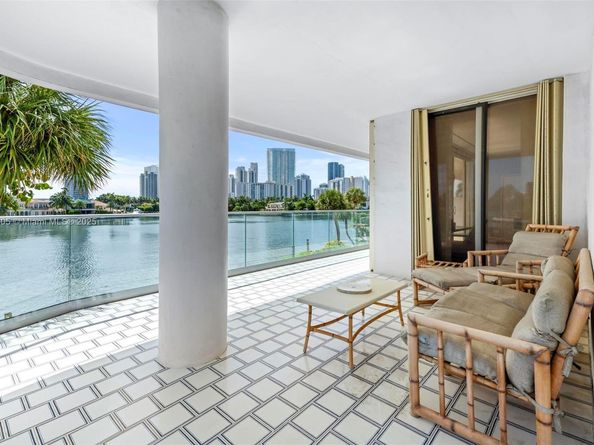 19707 Turnberry Way TH6, Aventura FL 33180