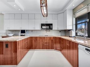 19707 Turnberry Way TH6, Aventura FL 33180