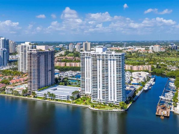 19707 Turnberry Way TH6, Aventura FL 33180