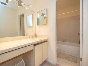4715 NW 82nd Ave 1405, Lauderhill FL 33351