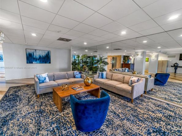 3800 Hillcrest Dr 907, Hollywood FL 33021