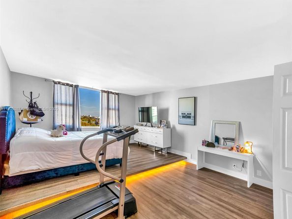 3800 Hillcrest Dr 907, Hollywood FL 33021