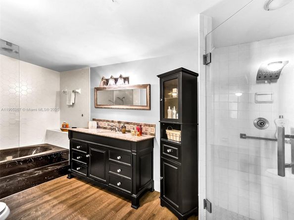 3800 Hillcrest Dr 907, Hollywood FL 33021