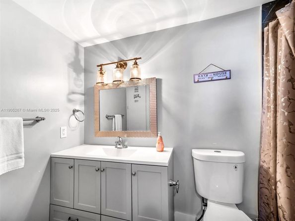 3800 Hillcrest Dr 907, Hollywood FL 33021