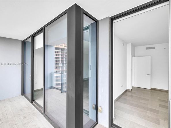 88 SW 7th St 1006, Miami FL 33130