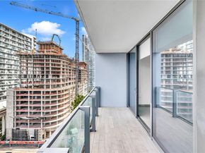 88 SW 7th St 1006, Miami FL 33130