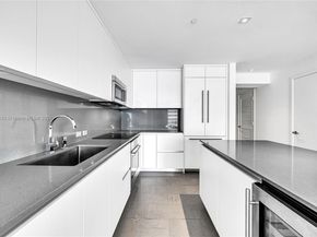 88 SW 7th St 1006, Miami FL 33130