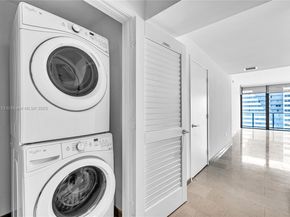 88 SW 7th St 1006, Miami FL 33130