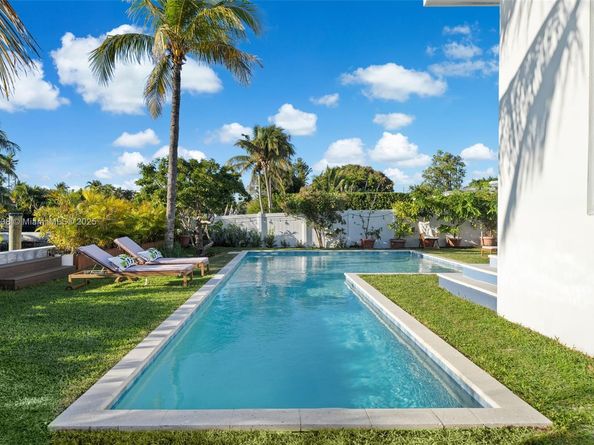 7770 Hawthorne Ave, Miami Beach FL 33141