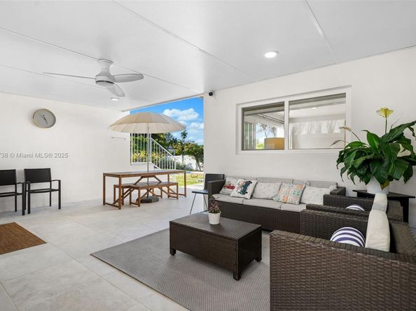 7770 Hawthorne Ave, Miami Beach FL 33141