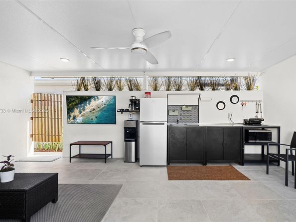 7770 Hawthorne Ave, Miami Beach FL 33141