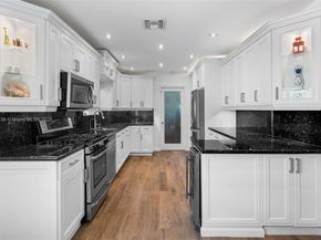 7770 Hawthorne Ave, Miami Beach FL 33141