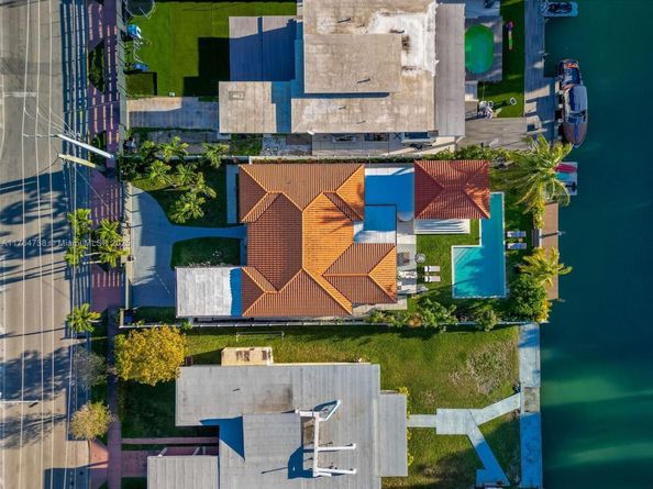 7770 Hawthorne Ave, Miami Beach FL 33141