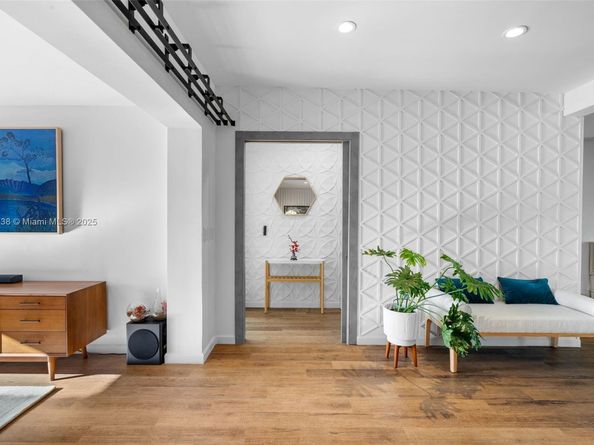 7770 Hawthorne Ave, Miami Beach FL 33141