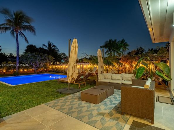 7770 Hawthorne Ave, Miami Beach FL 33141