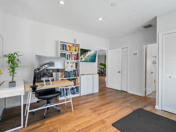 7770 Hawthorne Ave, Miami Beach FL 33141