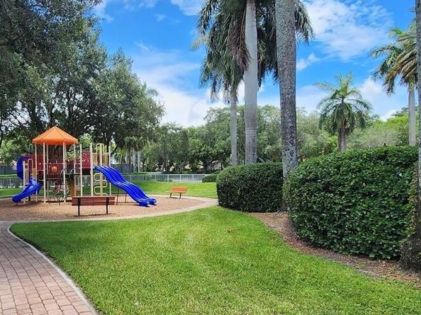 7358 NW 23rd St, Pembroke Pines FL 33024