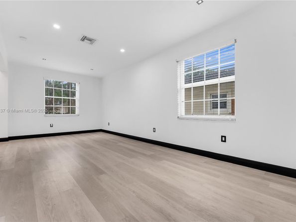 7358 NW 23rd St, Pembroke Pines FL 33024