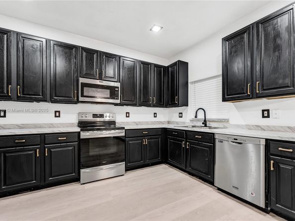 7358 NW 23rd St, Pembroke Pines FL 33024