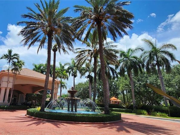 7358 NW 23rd St, Pembroke Pines FL 33024