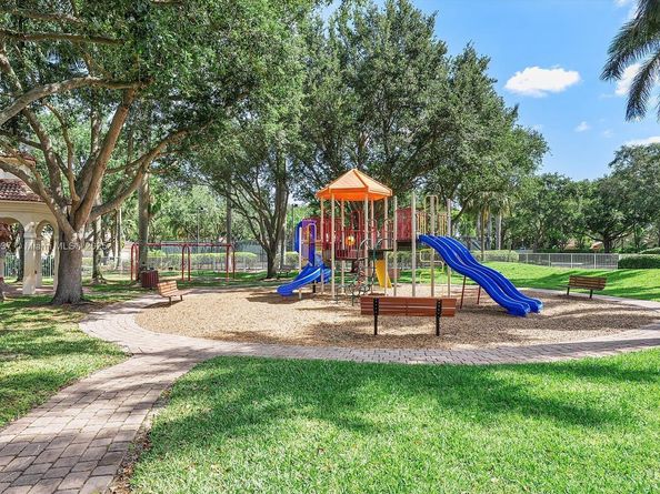 7358 NW 23rd St, Pembroke Pines FL 33024