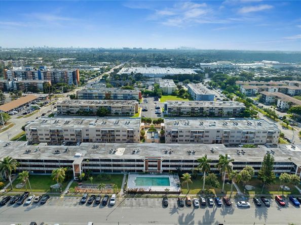 1450 NE 170th St 202, North Miami Beach FL 33162