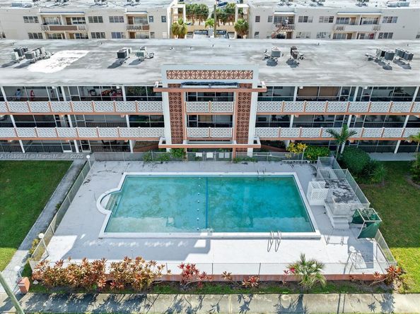1450 NE 170th St 202, North Miami Beach FL 33162