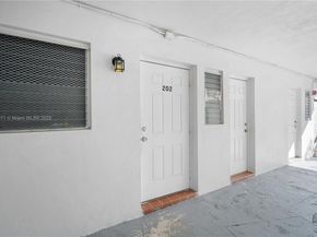 1450 NE 170th St 202, North Miami Beach FL 33162