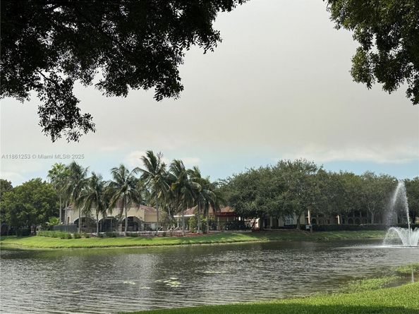 2470 Centergate Dr 101, Miramar FL 33025