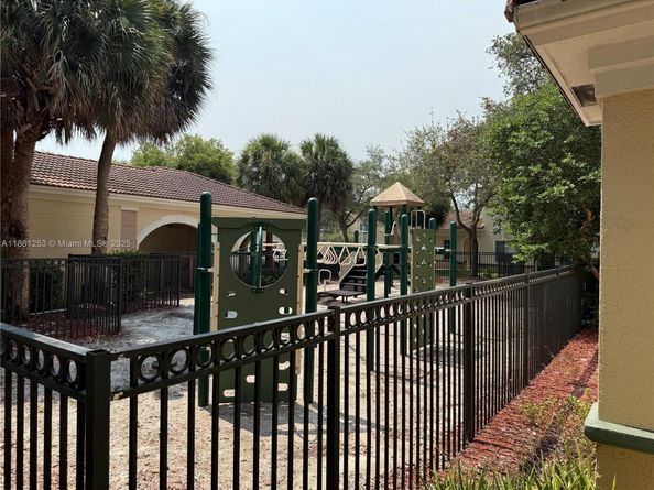 2470 Centergate Dr 101, Miramar FL 33025