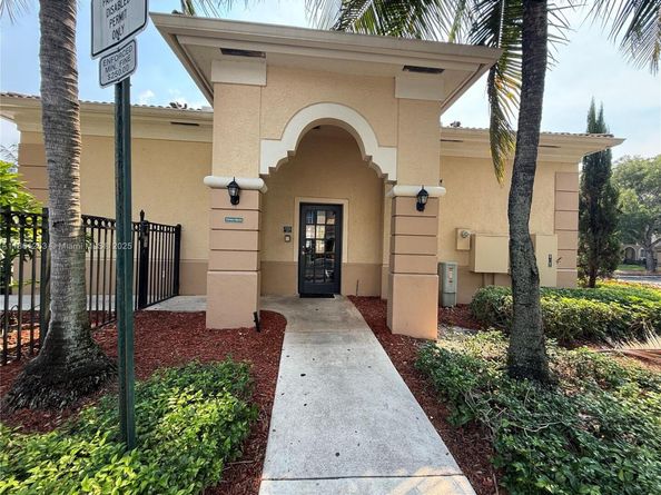 2470 Centergate Dr 101, Miramar FL 33025