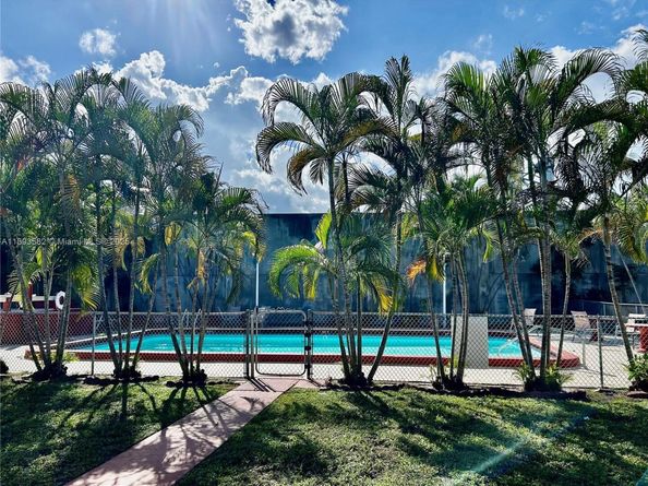 2918 Funston St 29B, Hollywood FL 33020