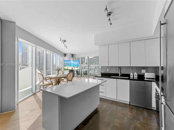 92 SW 3rd St 1201, Miami FL 33130