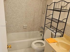 230 SW 11th Ave 14, Hallandale Beach FL 33009