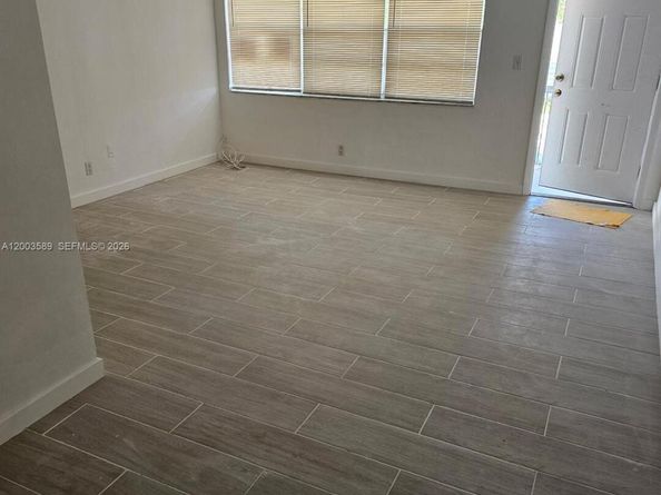 230 SW 11th Ave 14, Hallandale Beach FL 33009
