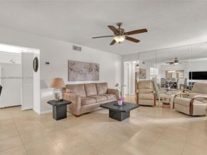 337 Pine Ridge Cir D2, Green Acres FL 33463