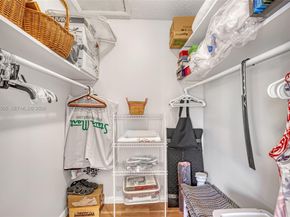 337 Pine Ridge Cir D2, Green Acres FL 33463