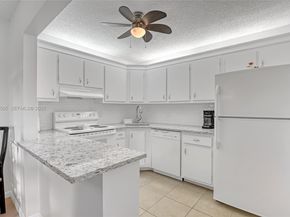 337 Pine Ridge Cir D2, Green Acres FL 33463