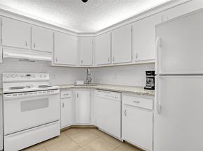 337 Pine Ridge Cir D2, Green Acres FL 33463