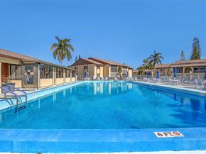 337 Pine Ridge Cir D2, Green Acres FL 33463