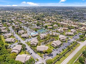 337 Pine Ridge Cir D2, Green Acres FL 33463