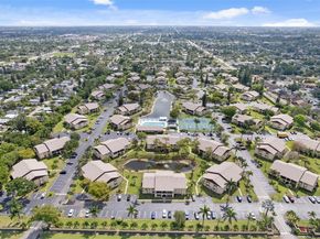 337 Pine Ridge Cir D2, Green Acres FL 33463